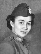 1940年国军中唯一的女上校阿里亚妮.李英姿飒爽照