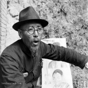 1947年陕西临潼一算命先生 帮人算命现场实拍照片