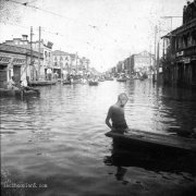 1939年天津大水灾实录影像 80%地区被淹城市划舟出行