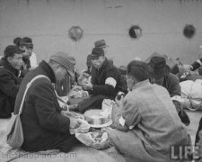 1945年上海老照片 抗战胜利后等待遣返的日本战俘
